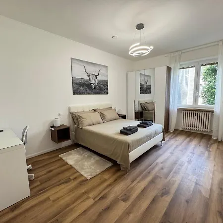 Appartement Modern In A Setting Milan